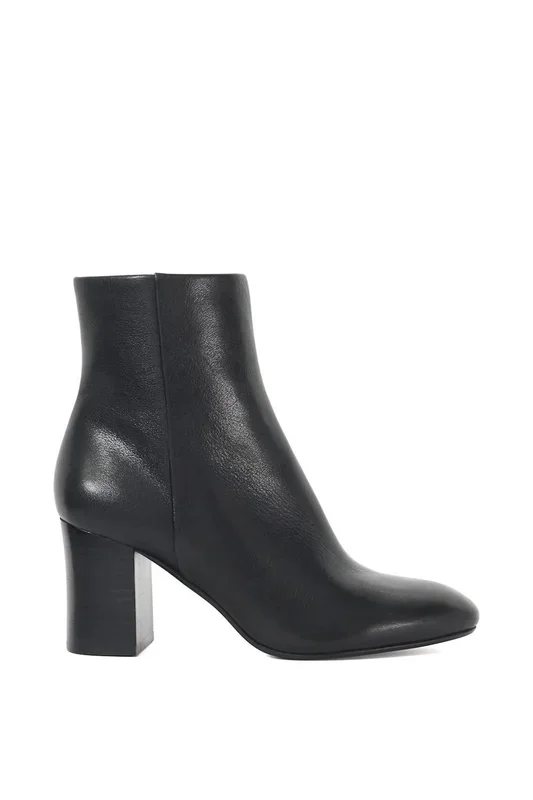 ‘Ollave’ Leather Ankle Boots