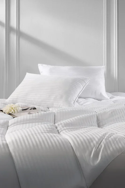 Hotel Quality 4.5 Tog Summer Duvet With 2 Pillows