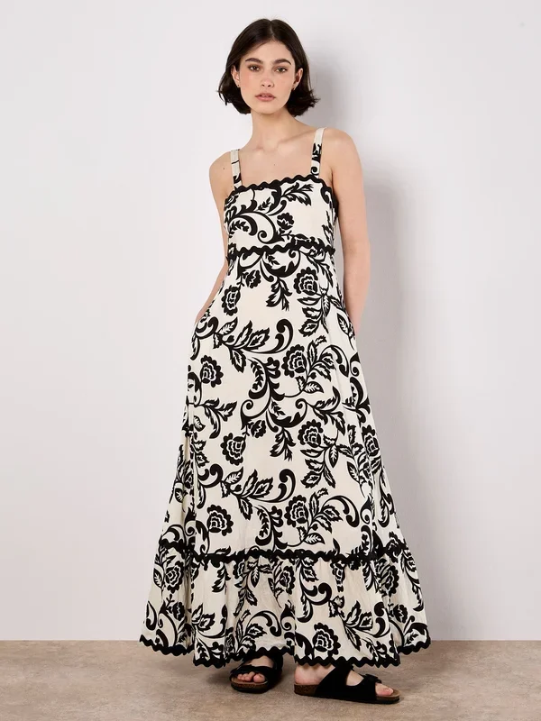 Monochrome Sarasa Floral Maxi Dress