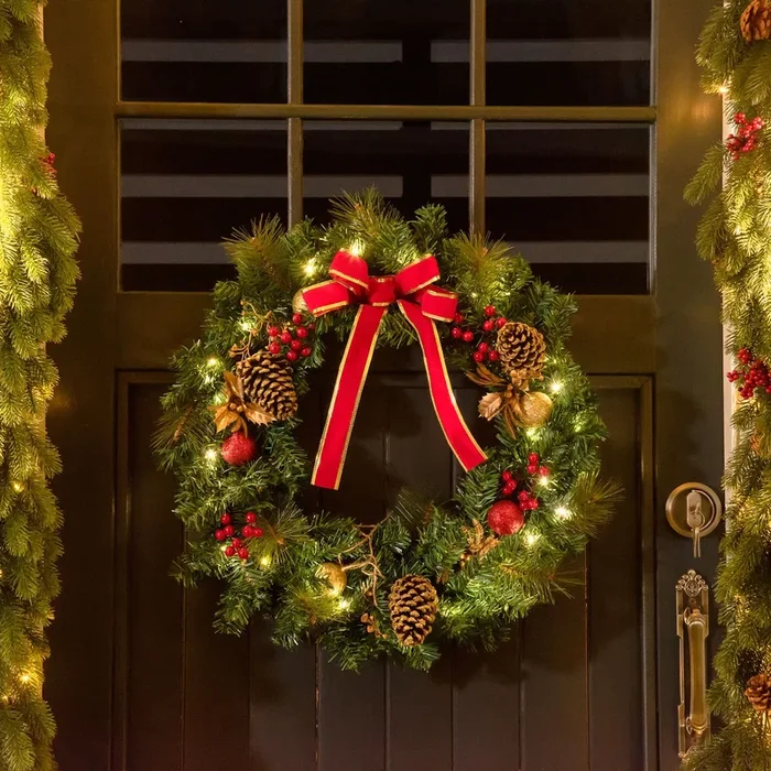 Pre Lit Artificial Christmas Door Wreath Holly Garland Décor
