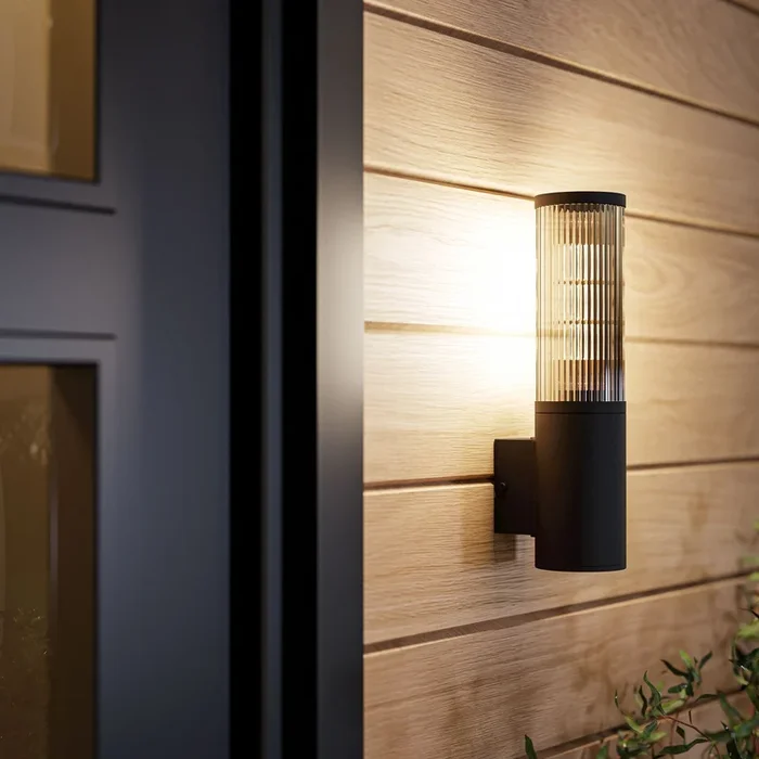 SALLE Sleek Black Outdoor Wall Light